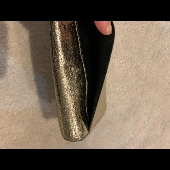 VICTORIA’S Secret shimmer phone wallet, golden - Picture 15 of 16